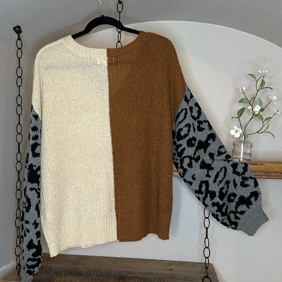 Charcoal Animal Print V-Neck Colorblock Knit Sweater, wore once, size L - Picture 8 of 15